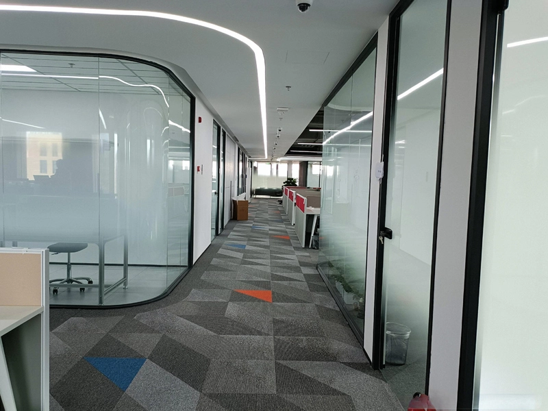 Aplicaciones del vidrio arquitectónico en el área de privacidad