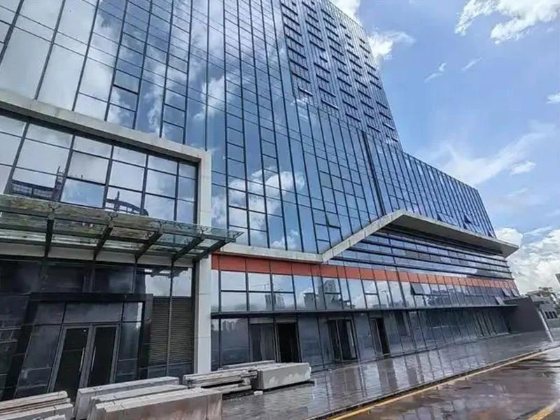 ¿Es bueno decorar la pared exterior con muro cortina de vidrio?