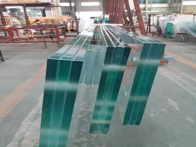 ¿Es realmente seguro que solo haya una fina capa de vidrio en la pasarela de vidrio?